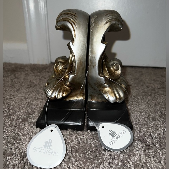 NIB 2 Small Acanthus Bookends - Picture 5 of 6